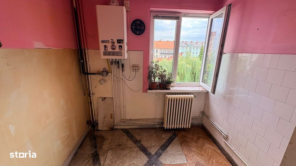 Apartament 2 camere, zona centrala, decomandat, etaj intermediar !