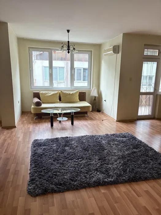 Дава се под наем Многостаен апартамент в Пловдив, Младежки Хълм - 220 кв.м за 1100 € - Снимка #3