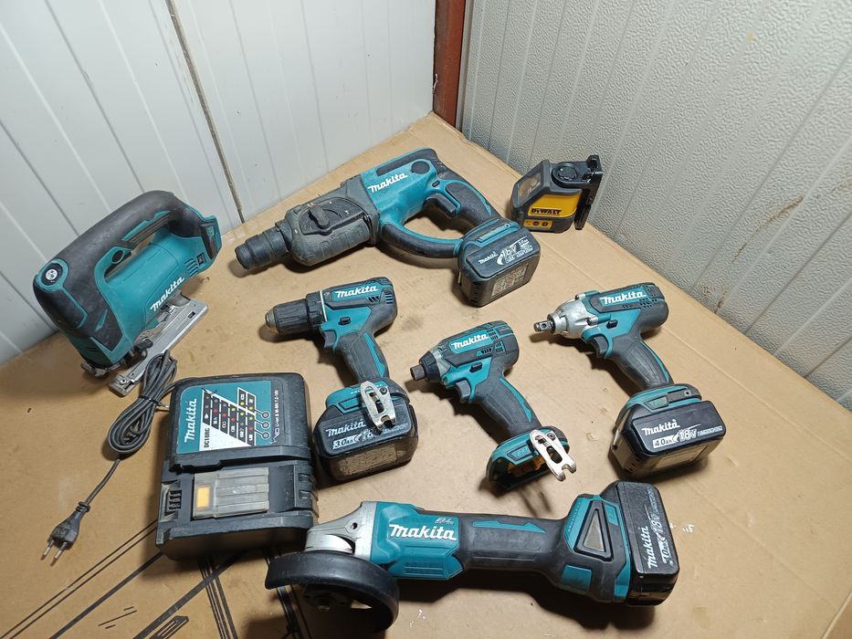 Fierăstrău circular cu plonjare Makita cu acumulator și Sina de ghidaj