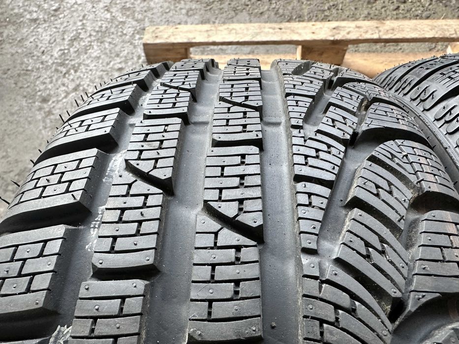 2x Anvelope NOI Iarna 215/45 R17 - Pirelli Sottozero winter 240 serie2