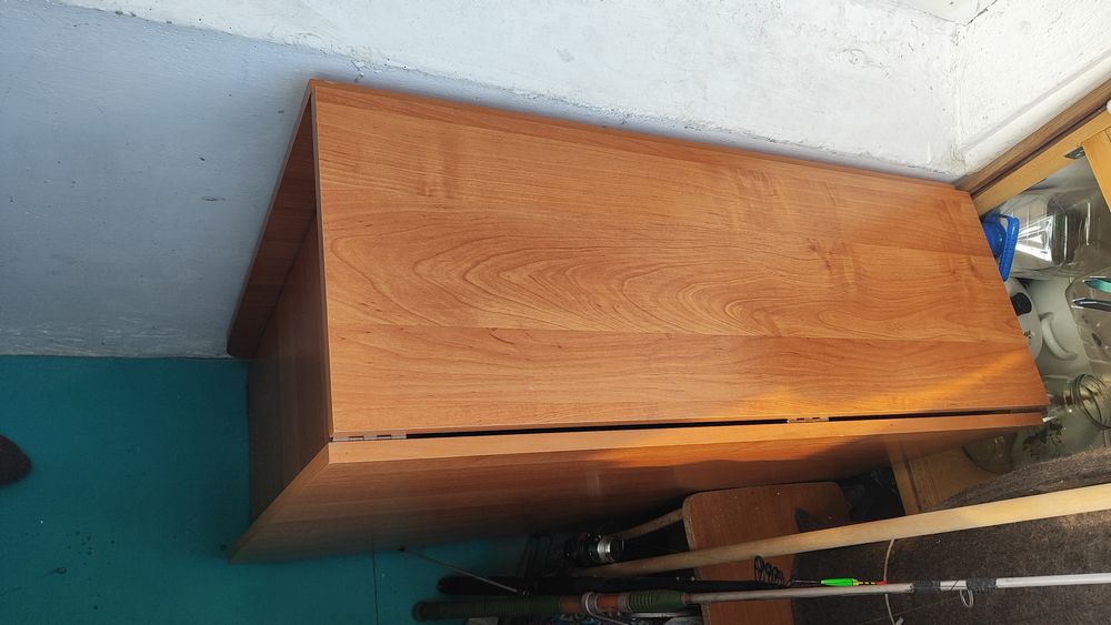 Продам стол книжку