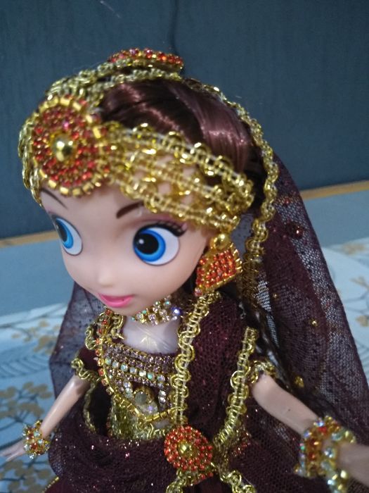 Кукла  в индийском национальном костюме