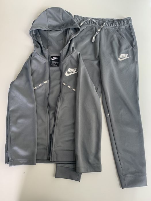 Treninguri Nike, Adidas, bluze de trenig si geacă de vară, preturi de la 45 lei