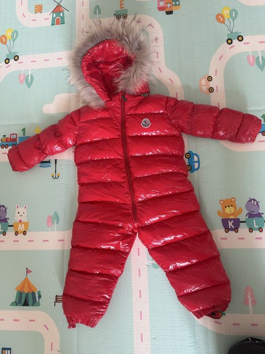 Космонавт MONCLER