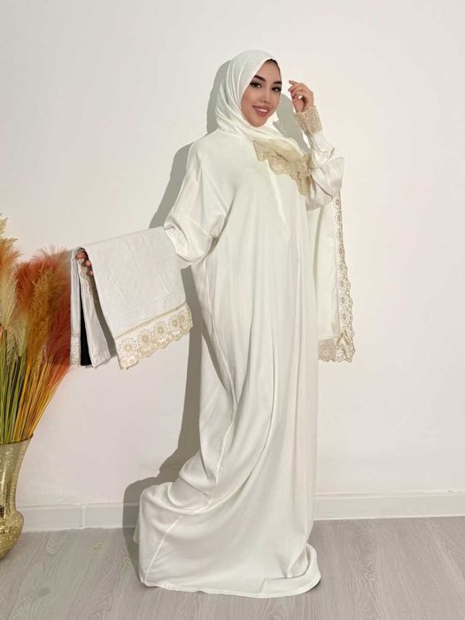 Намазник с хиджабом, Женское молитвенное платье с молитвенным ковриком