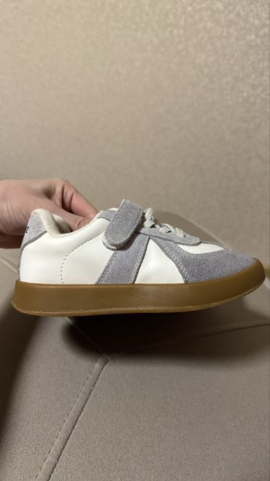 Детские кроссовки для девочки