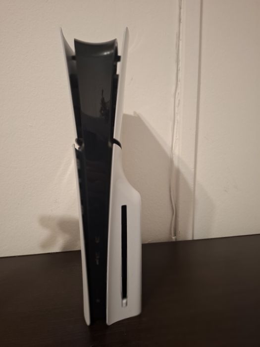 Playstation 5 slim varianta cu disk  folosit doar un an