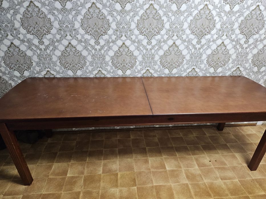 Продается стол для гостиной, раздвижной