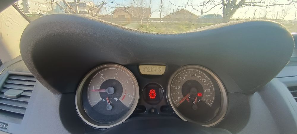 Vand megane 2, 1,5 dci, 6 trepte, ac, pilot automat.