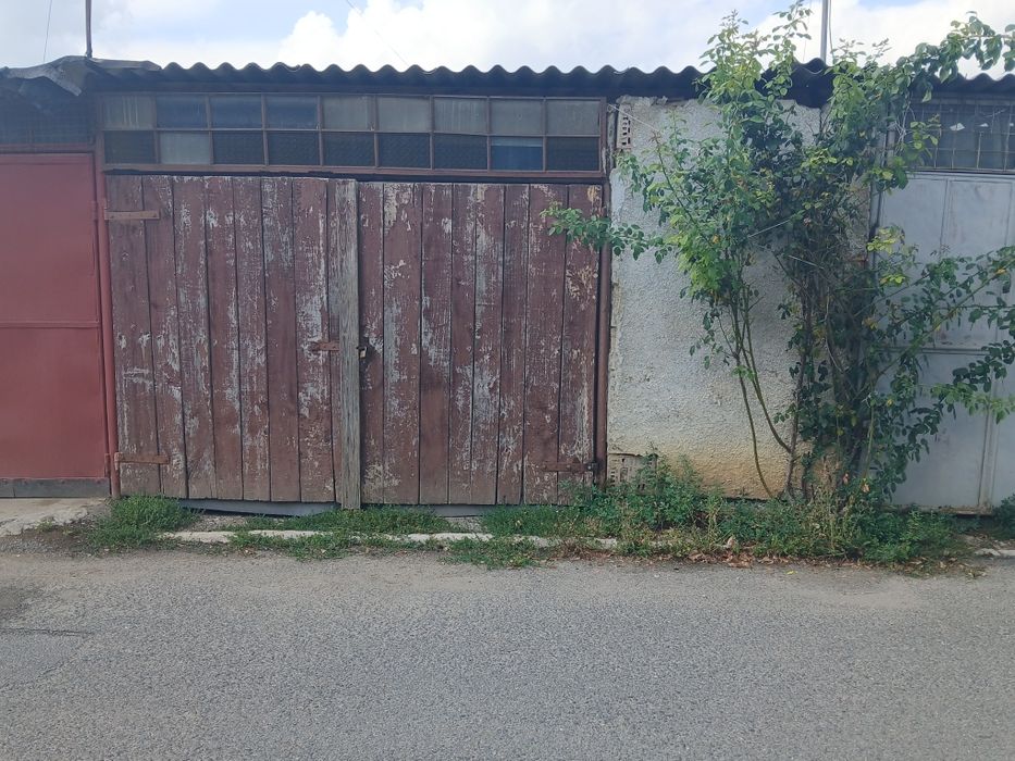 Vând garaj mare 28mp