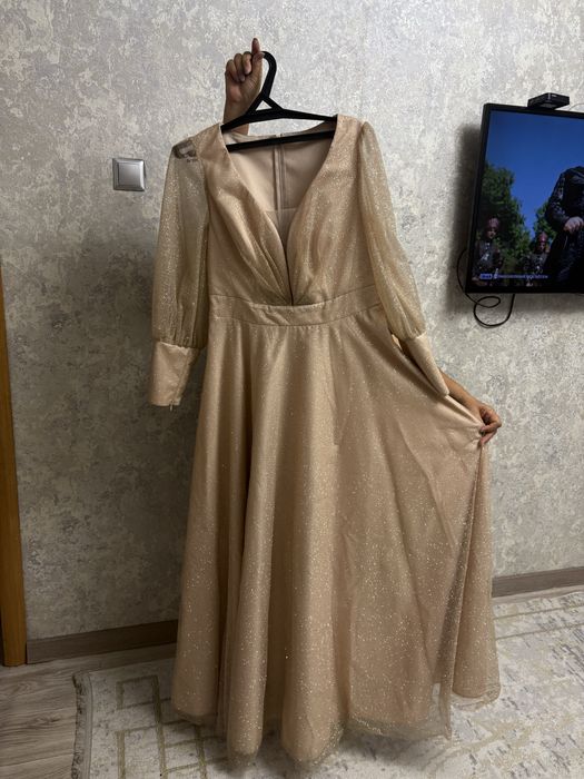 вечернее платье KRISTA UNIQUE в идеальном состоянии.