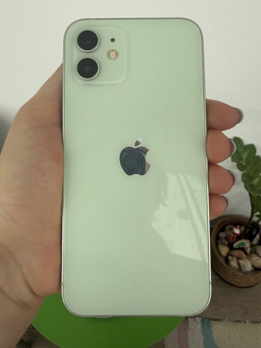 iPhone 12 64GB verde ca nou