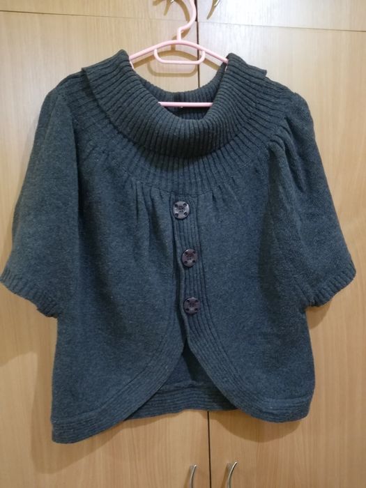 Vând cardigane, pulovere