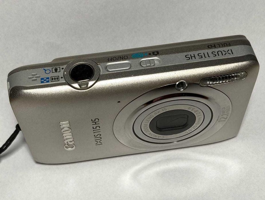 Camera pentru filme si poze digitale vintage retro Canon IXUS 115 HS Digital