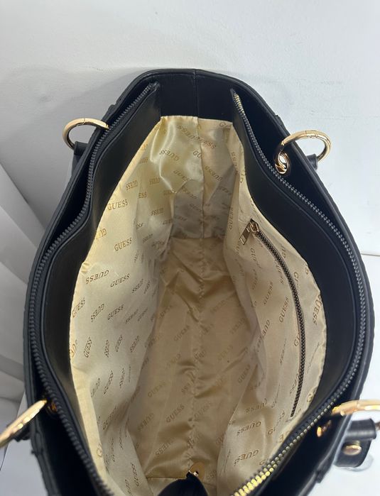 Geantă neagră Guess