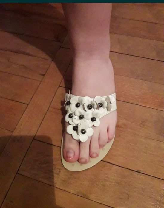 Papuci damă albi