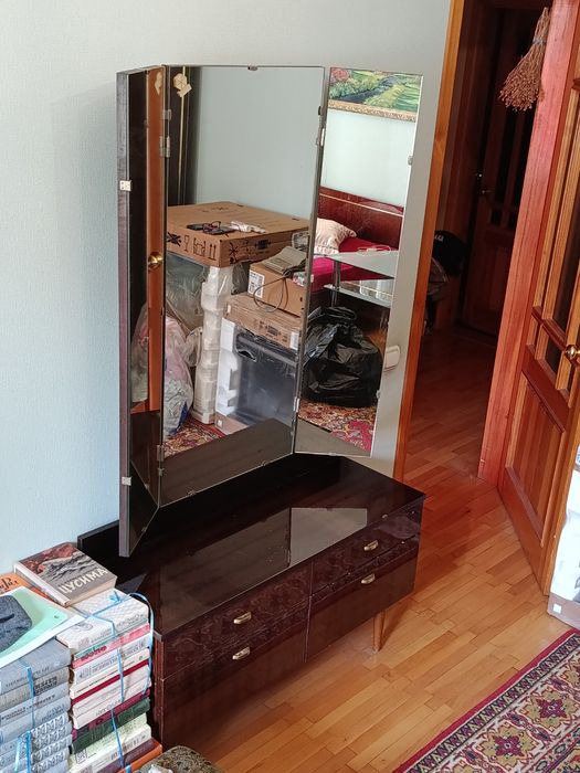 Продается советский комод + зеркало