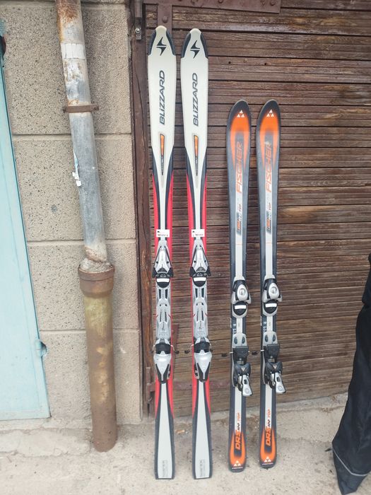 2 чифта ски и  ски обувки всичко за 100лв