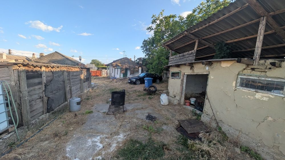 Vand teren si casā în Marasesti 1257m²