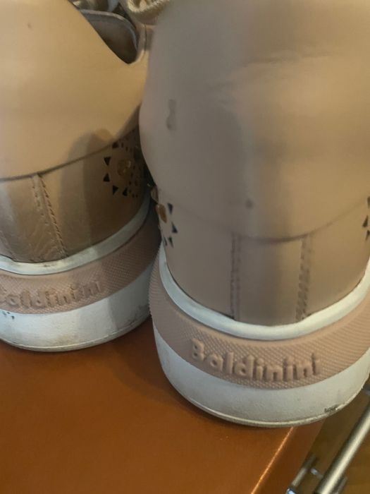 Продавам сникърси Baldanini