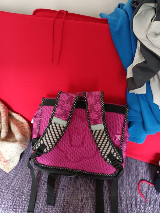 Ghiozdan  culoare roz fata