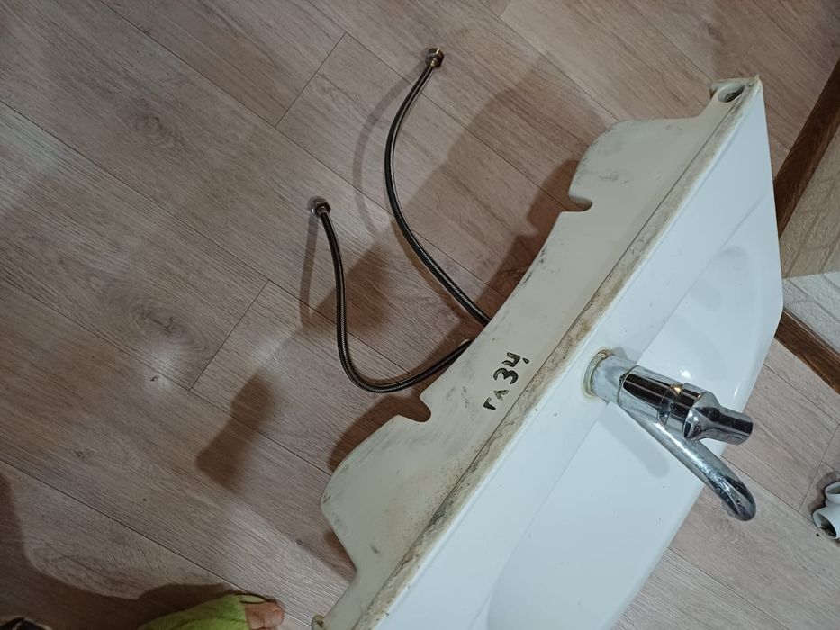 Продам раковину со смесителем
