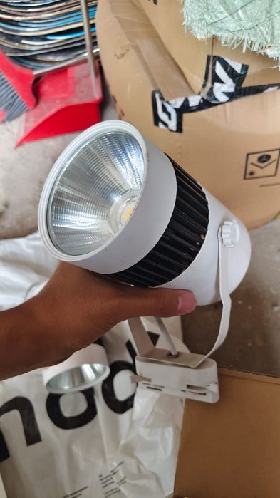 трековые LED-светильники (30 ватт)