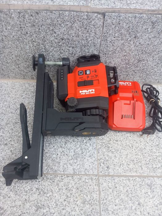 Hilti PM 30-MG лазерен нивелир+ магнитна стойка Хилти