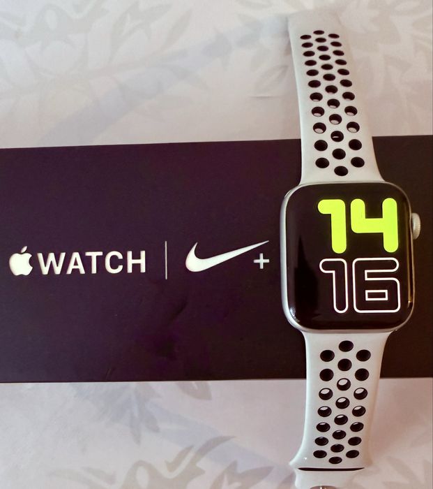 Apple Watch Series 4 Nike+, 44 мм, Silver.