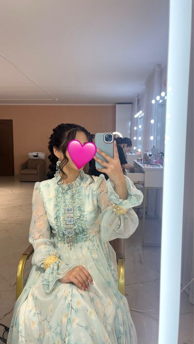 Дизайнерское платье