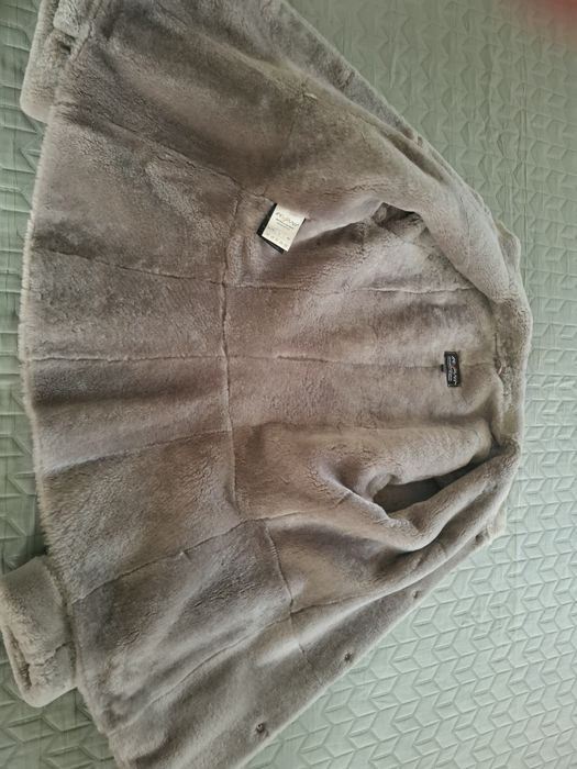 Haina scurta de piele captusita cu blana