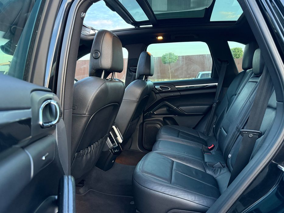 Porsche Cayenne  3.0D /245 cai/ an 2012 /Perne Aer ,,Xenon, Panoramic ,Piele ,Carlig 3,5T