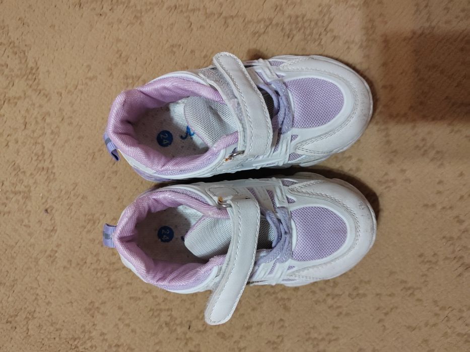 Кроссовки на девочку