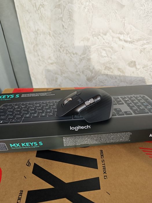 Продаю ноутбук ASUS ROG Strix G814J