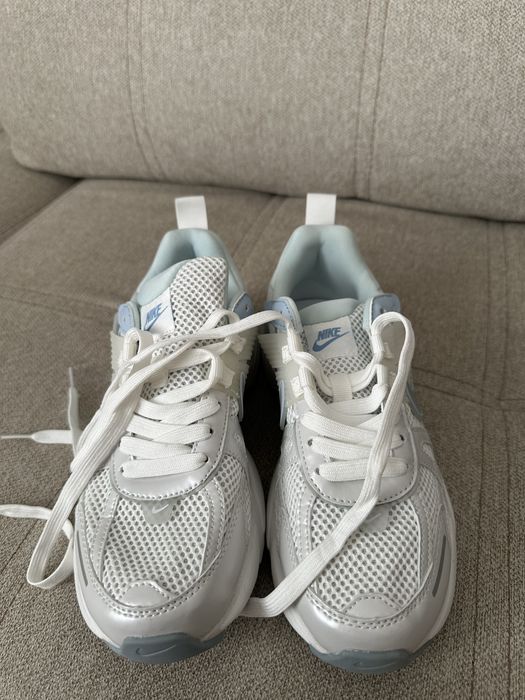 Новые кроссовки Nike