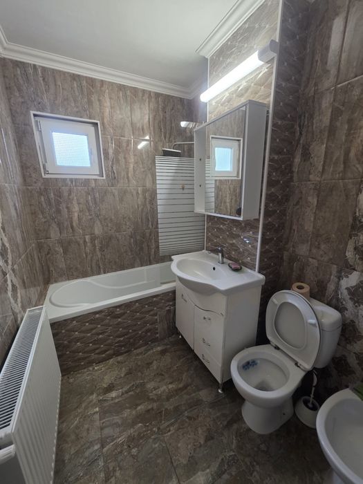 Ocazie! De inchiriat 2 camere decomandate ,lux,etaj 1/4 Mazepa ,zona banci.