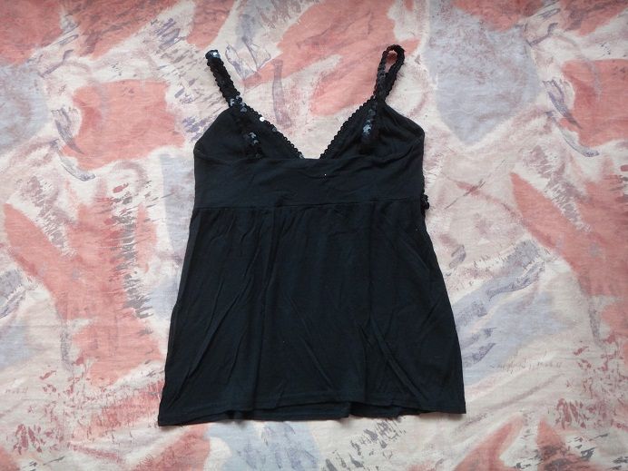 Черен потник с паети марка HM