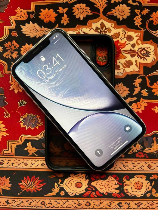 Продам iPhone XR 64Gb