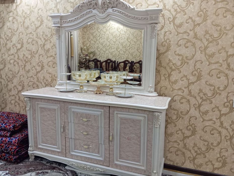 Продается спальный гарнитура