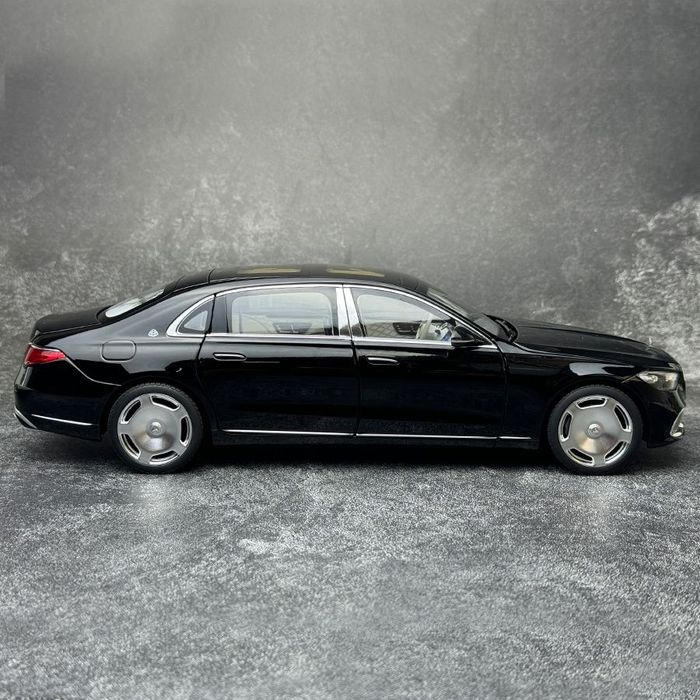 Масштаб 1:18 Mercedes Maybach s680 4matic
Открываются все двери