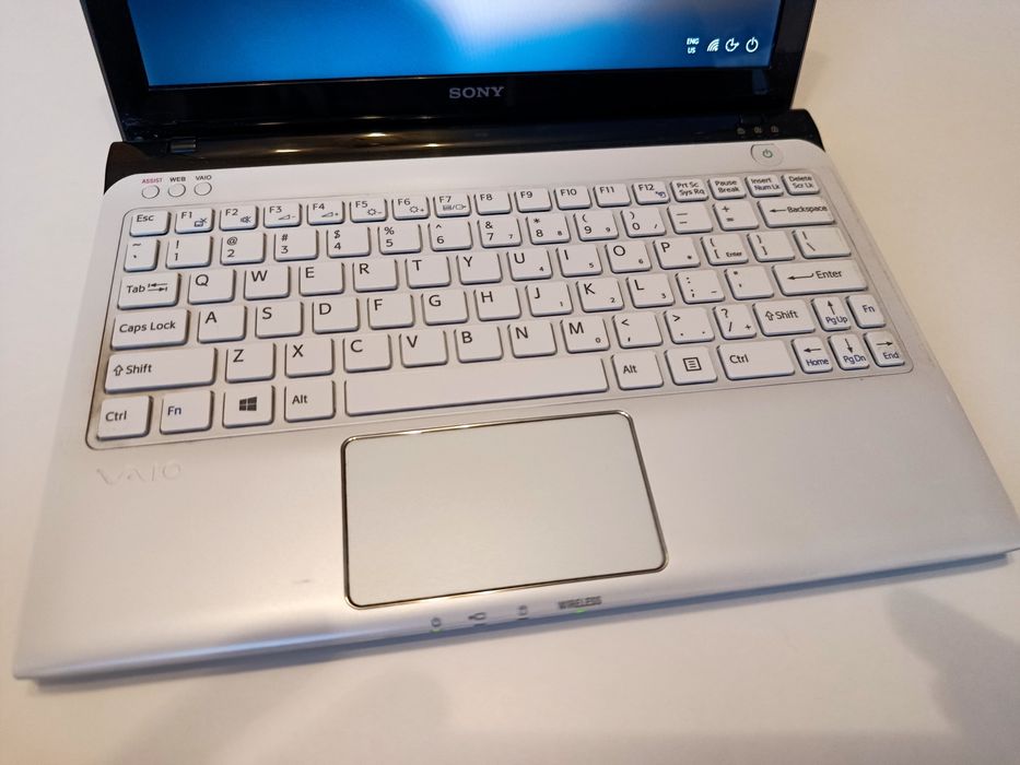 Продава се: Компактен Sony VAIO SVE11135CCW – Напълно подготвен за работа и пътуване!