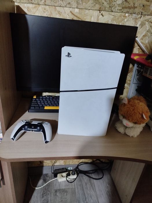 Продам PS5 Slim срочно