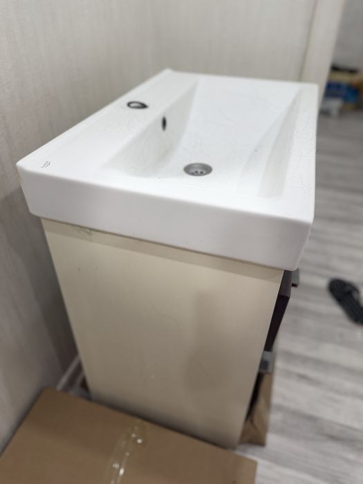 Шкаф и раковина сатылады