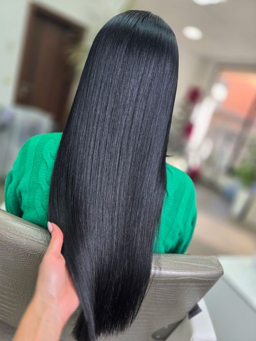 Блестяща черна треса на щипки