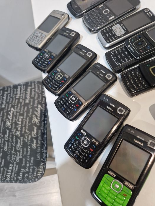 Telefon Nokia cu clapeta si slide