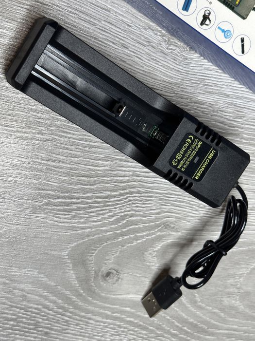 Incarcator de acumulatori 1 X 3,7V CU USB 18650, 26650 ETC.