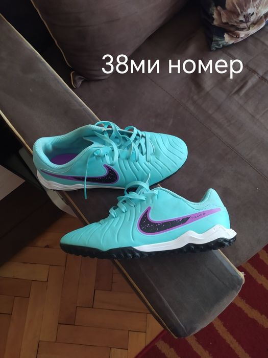 Футболни обувки nike,addidas
