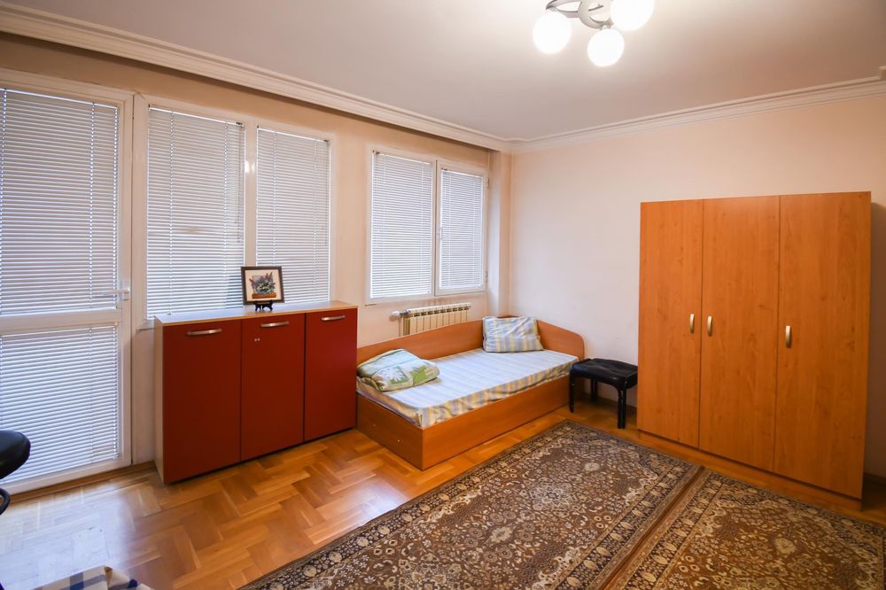 Дава се под наем Четиристаен апартамент в София, Лагера - 180 кв.м за 950 € - Снимка #1