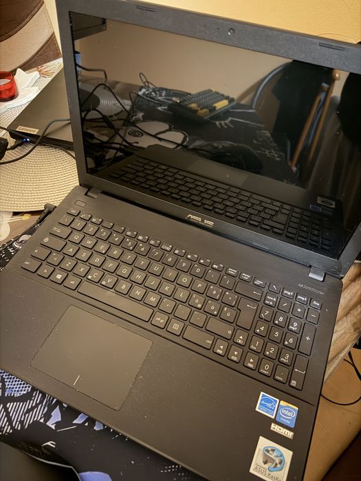 ASUS X551M folosit 4GB ram/500GB HDD pastrat bine dar bateria este nefunctionala