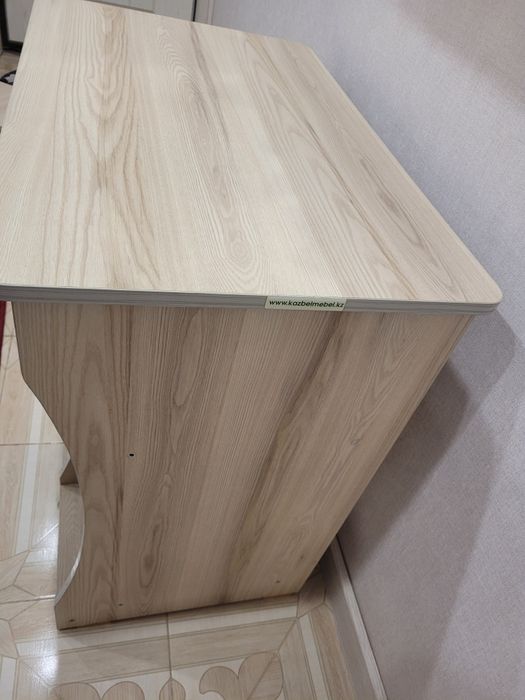 Продам компьютерный стол kazbelmebel